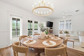 Dining - Rosemary Beach | Sleeps 6 | Seaglass At Rosemary | Pools | Balcony (Rosemary Beach)