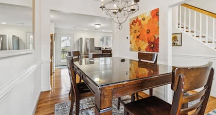 Old Town Retreat in Historic Fredericksburg