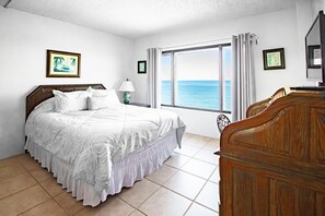 Iron/ironing board, WiFi, bed sheets, wheelchair access - Spacious 4-bedroom penthouse condo in serene Flagler Beach Florida! (Flagler Beach)