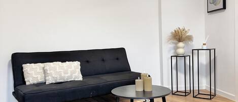 Comfort Apartment, Non Smoking, Courtyard View | Living area