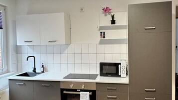 Comfort Apartment, Non Smoking, Courtyard View | Private kitchen