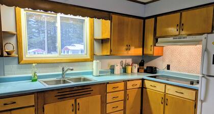 Spacious 3-bedroom house with AC and Wi-Fi in charming Medway, Maine