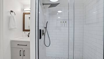Håndklæder, Sæbe, Shampoo, Toiletpapir