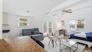 Iron/ironing board, free WiFi, bed sheets