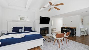 1 bedroom, iron/ironing board, WiFi (free), bed sheets