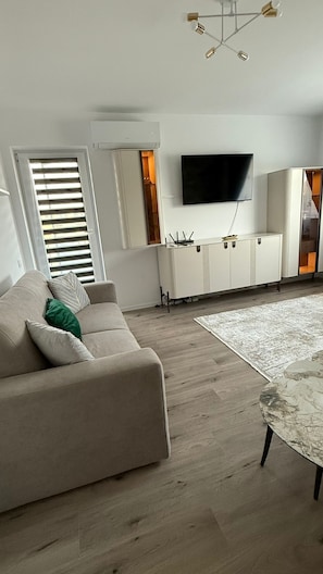Smart TV - Rox mountain view apartament râșnov (Râșnov)