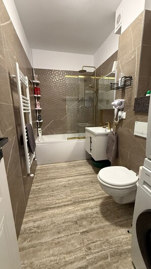 Hair dryer, towels, soap, toilet paper - Rox mountain view apartament râșnov (Râșnov)