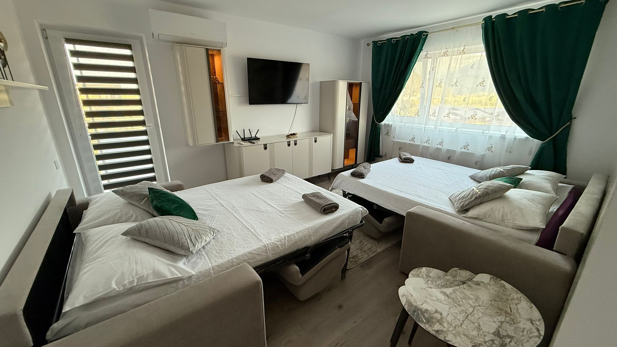 Iron/ironing board, WiFi, bed sheets