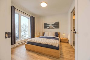 Bureau, fer et planche à repasser, Wi-Fi, draps fournis