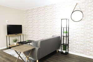 Living area - Bright 1BR Near UT 10 Min Downtown (Austin)