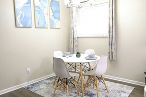 Dining - Bright 1BR Near UT 10 Min Downtown (Austin)