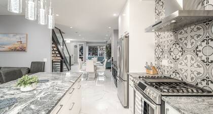 👑Luxury Inner City New Built /Garage /AC/EV Charger