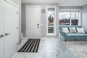 Interior - 👑Luxury Inner City New Built /Garage /AC/EV Charger (Calgary)