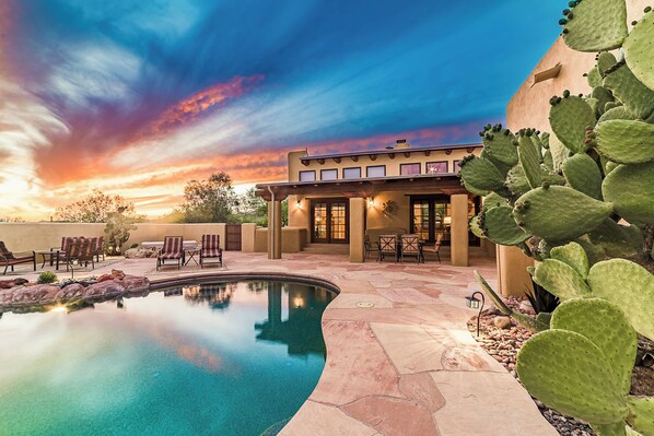 Pool - Private, Peaceful, and Spacious Desert Tucson Villa with Heated Pool and Hot Tub (Tucson)