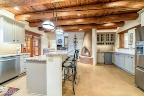 Interior - Private, Peaceful, and Spacious Desert Tucson Villa with Heated Pool and Hot Tub (Tucson)