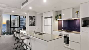 Coffee/tea maker, fridge, microwave, oven