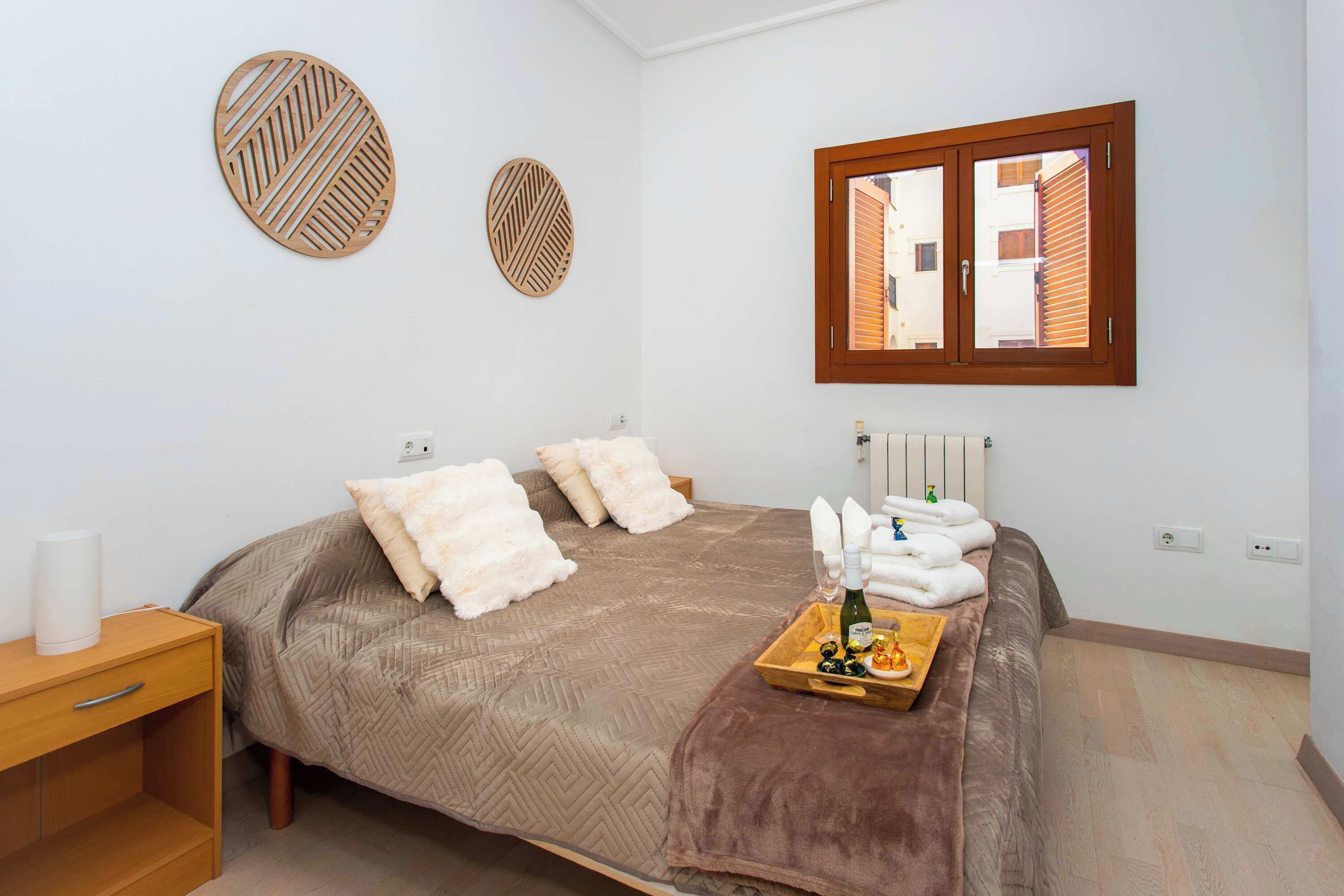 1 slaapkamer, een strijkplank/strijkijzer, gratis wifi, beddengoed