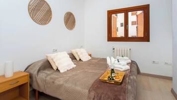 1 slaapkamer, een strijkplank/strijkijzer, gratis wifi, beddengoed