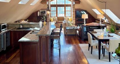 Executive Waterfront Loft- 30+ Days