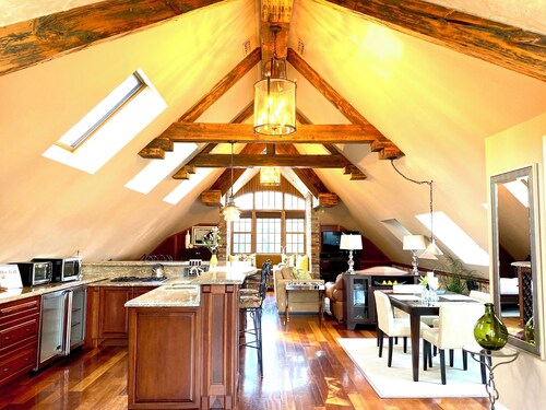 Executive Waterfront Loft- 30+ Days