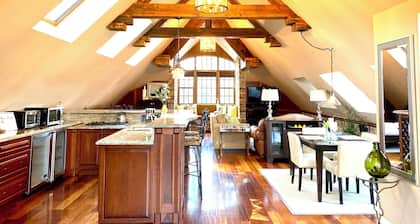 Executive Waterfront Loft- 30+ Days