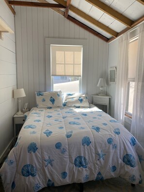 5 bedrooms, travel crib, free WiFi, bed sheets