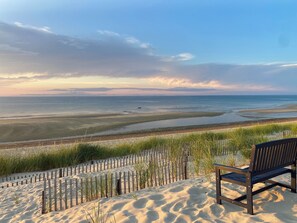 Plage, chaises longues, serviettes de plage