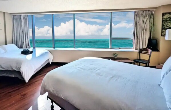 Iron/ironing board, WiFi, bed sheets - Amazing View & Beach Access! New Queens Beds! (Atlantic City)