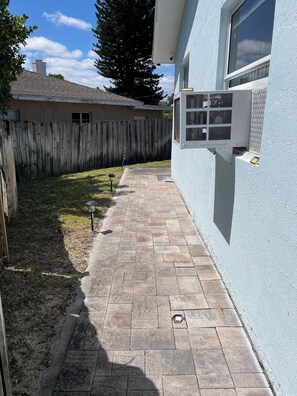 Property grounds - Pleasant 1 Bedroom Apartment in West Palm Beach (West Palm Beach)