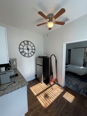 WiFi, bed sheets - Pleasant 1 Bedroom Apartment in West Palm Beach (West Palm Beach)