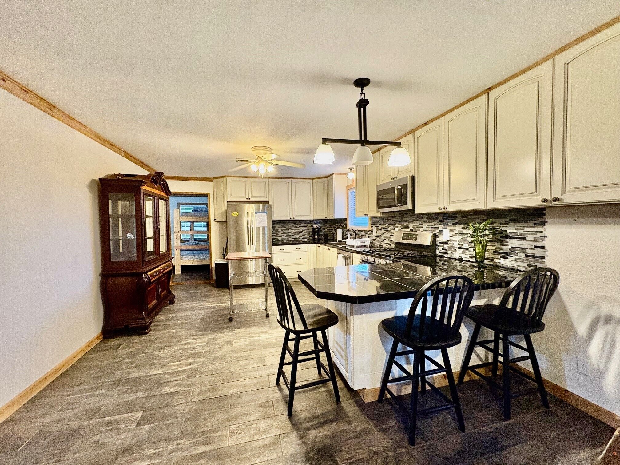 Refrigerador, microondas, horno y parrilla de estufa 