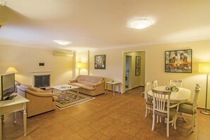 Living area - Pine Club Boutique Hotel (Kuşadası)