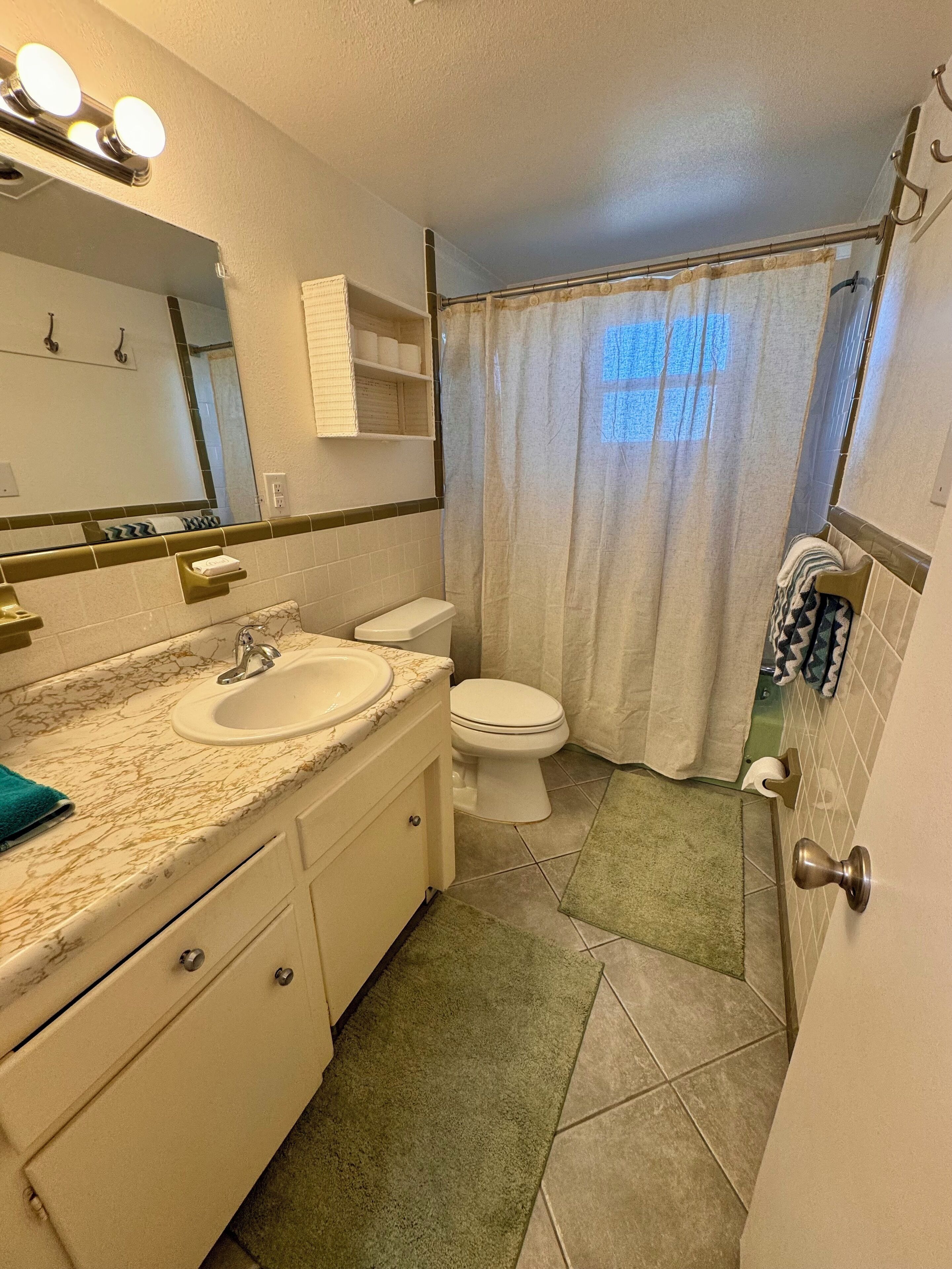 吹风机、毛巾、肥皂、洗发水