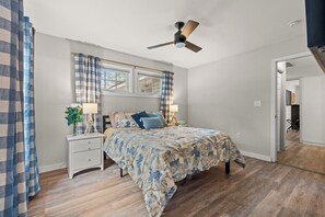 2 bedrooms, desk, iron/ironing board, WiFi