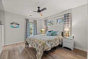2 bedrooms, desk, iron/ironing board, WiFi