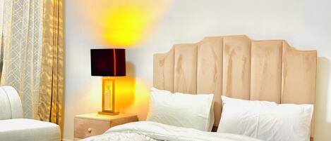 Iron/ironing board, WiFi, bed sheets