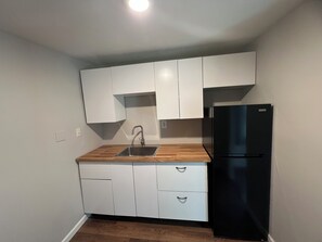 Microwave, oven, stovetop - Single Person Reasonable Cost 
Furnished studio in vibrant Tempe (Tempe)