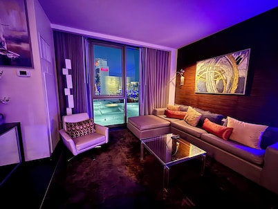 Cozy 1-bedroom hotel suite with AC in marvelous Las Vegas view