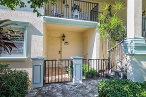 Exterior detail - 2-bedroom condo in Olde Naples - Short walk to beach and restaurants on 5th Ave. (Naples)
