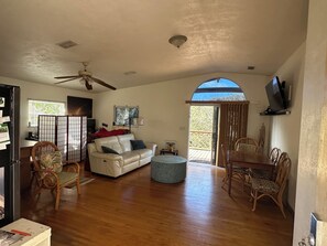 Smart TV, DVD player, stereo, printers - Superb 1-bedroom Garage Apt on Oceanfront Property St Augustine/Crescent Beach (St Augustine)