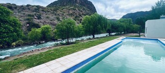 Bella Ribera#4 Riverfront Cabins in Valle Grande with Big Pool & Private Jacuzzi