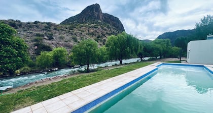 Bella Ribera#4 Riverfront Cabins in Valle Grande with Big Pool & Private Jacuzzi