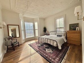 Tabla de planchar con plancha, Internet, ropa de cama