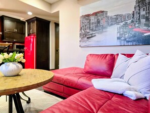 TV - Stylish 2BR Suite (15 Min DT): EV Charger, Free Parking, Soaker Tub & Projector (Edmonton)