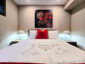 Iron/ironing board, travel cot, WiFi, bed sheets - Stylish 2BR Suite (15 Min DT): EV Charger, Free Parking, Soaker Tub & Projector (Edmonton)