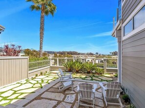 Terrace/patio - Bright Family Friendly Ocean View Home, 15-Minute Walk to Beach and Harbor (Dana Point)