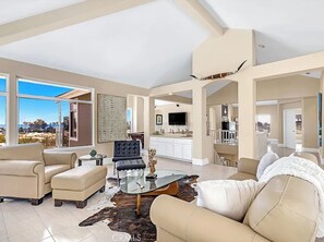 Living area - Bright Family Friendly Ocean View Home, 15-Minute Walk to Beach and Harbor (Dana Point)