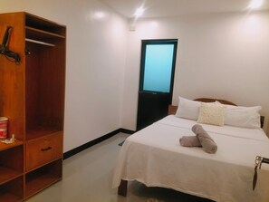 3 chambres, fer et planche à repasser, Wi-Fi, draps fournis