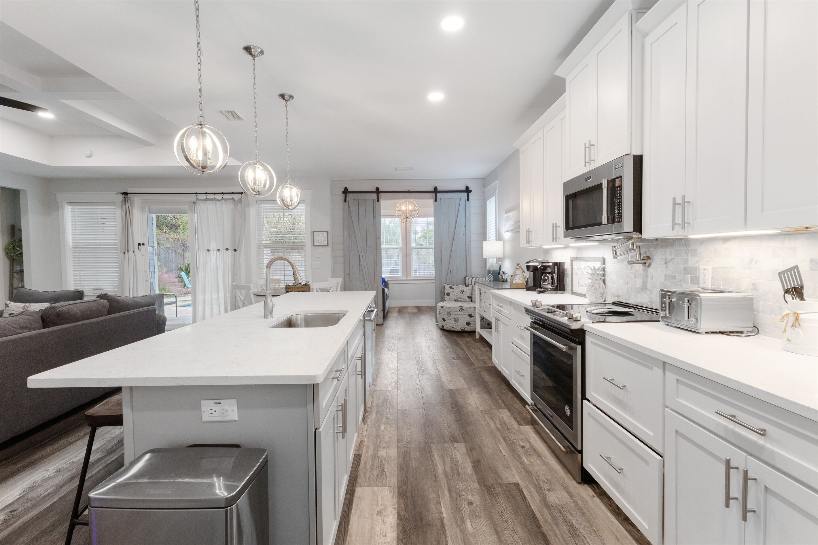 雪櫃、微波爐、焗爐、爐具