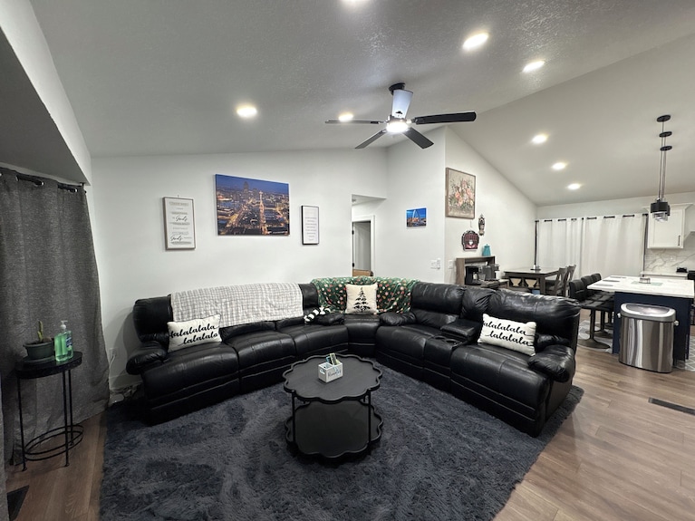 Lovely 4-bedroom House In Peaceful Des Moines Close To All Downtown Attractions. - Des Moines, IA
